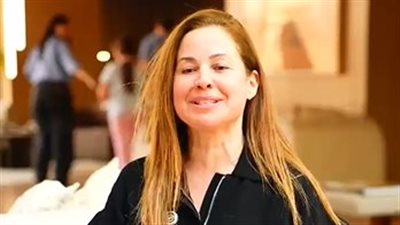 الإعلامية ريا أبي راشد تزور أهرامات الجيزة وتعلن رأيها في التطوير الجديد 