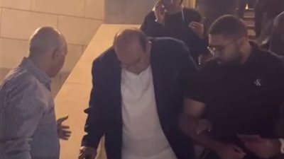 مش قادر يمشي.. محمد عادل يودّع شقيق علاء نبيل في مشهد مؤثر