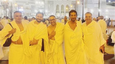  محمد هشام ينشر صورة مع أحمد السقا وعمرو سعد وحمادة هلال خلال الحج