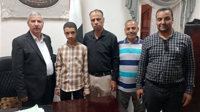 محافظ الشرقية يهنئ إبراهيم محمد لحصوله على المركز الثالث بالتحدث بالفصحى