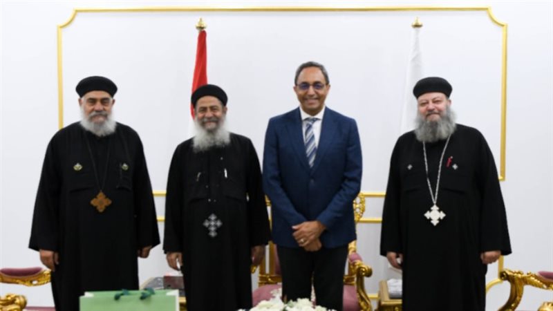 محافظ قنا