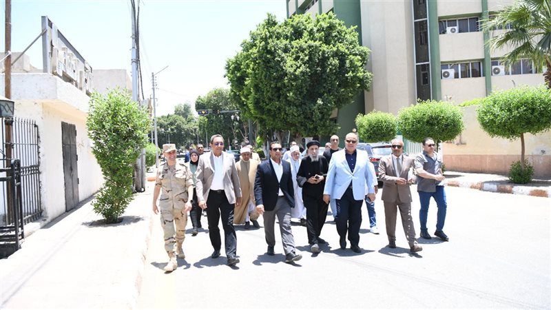 محافظ قنا