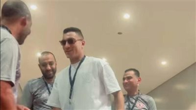 مصطفى محمد يحضر مباراة نهائي كأس مصر بين الزمالك وبيراميدز