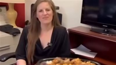 السفارة الأميركية بالقاهرة تهنئ المصريين بعيد الأضحى بـ”طبق فتة”ورسائل بالعربي