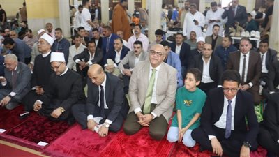 محافظ القليوبية يؤدي صلاة العيد بمسجد ناصر ببنها                    