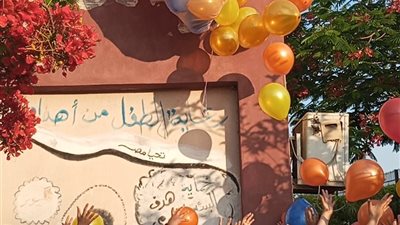 شلال من البالونات يزين سماء بورسعيد عقب صلاة عيد الأضحى المبارك