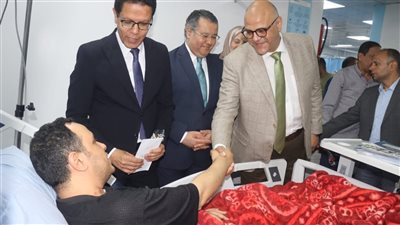 محافظ القليوبية يتفقد المستشفيات ودور الرعاية لتقديم التهنئة بعيد الأضحي 