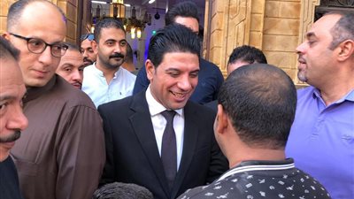 نائب محافظ سوهاج يشارك الأطفال فرحتهم بعيد الأضحي ويوزع الحلوى والألعاب | صور 