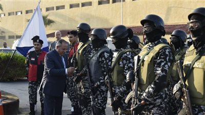 محافظ بورسعيد زور قوات الأمن لتهنئتهم بعيد الأضحى المبارك