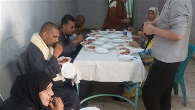 فتة ولحمة.. إفطار جماعي لنزلاء قسم الأمراض النفسية بمستشفى الفيوم العام |صور