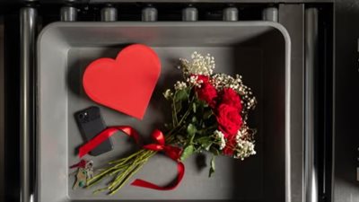 الحب من أول رحلة..هل يمكن أن تحصلين على شريك حياتك في المطار؟