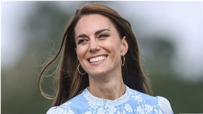 بأناقة ملكية.. كيت ميدلتون تلفت الأنظار بإطلالة كلاسيكية عصرية