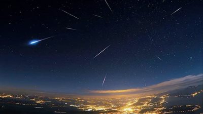 ظاهرة فلكية استثنائية.. زخات «شهب الحمليات النهارية» تضيء سماء مصر فجر الأحد