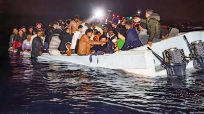 وفاة مهاجر مصري وإنقاذ 36 آخرين بعد احتراق مركب قبالة السواحل الليبية