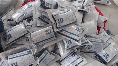 ضبط كيان غير مرخص بالمنوفية لإنتاج الملابس والمستلزمات الطبي