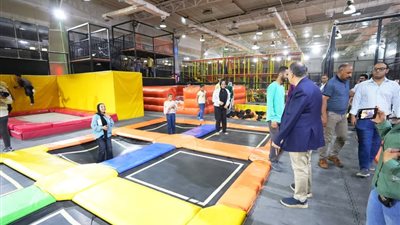 محافظ أسيوط يشارك أبناء داري 