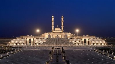«عقب أن صلى فيه الرئيس»... 10 معلومات عن مسجد مصر بالعاصمة الإدارية (فيديو)