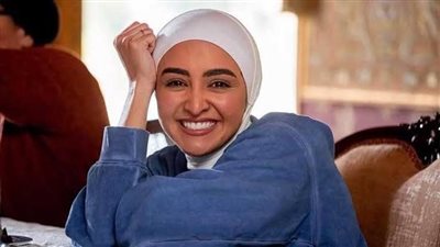 مخاطر الأظافر الأكريليك.. بعد تحذير فنانة شهيرة منها