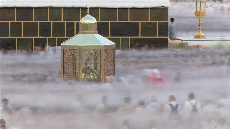 الحجاج يؤدون طواف