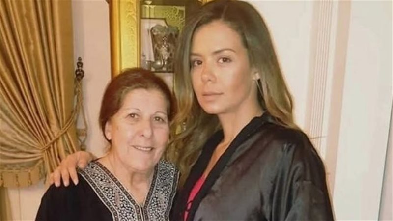 إيمي سالم وجدتها