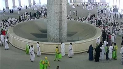 الحجاج يواصلون رمي الجمرات الثلاث في ثاني أيام التشريق