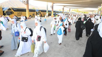 بالدموع.. الحجاج يغادرون «منى» قبل الغروب ثانى أيام التشريق