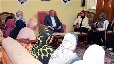 محافظ الإسماعيلية يحتفل مع نزلاء قصر ضيافة كبار السن بعيد الأضحى