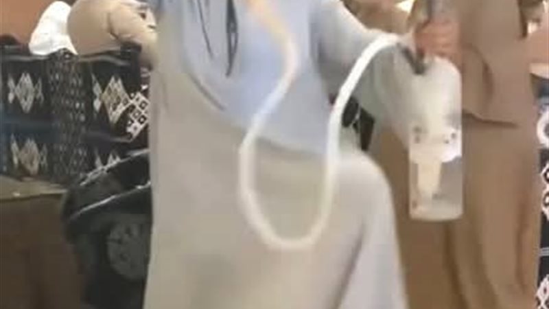 الأطفال أثناء تدخين