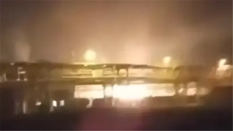حريقً في مصنع كيماويات