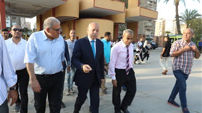 محافظ القاهرة يشارك المواطنين احتفالهم بعيد الأضحى بالحديقة الدولية