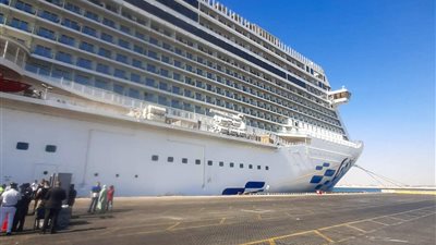 ميناء السخنة يستقبل السفينة السياحية AROYA وعلى متنها 2300 سائح 