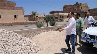 رئيس مدينة طامية يزور قريتي سرسنا ودار السلام ويتفقد الأعمال الإشائية