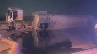 السائق نجا بأعجوبة.. انقلاب سيارة مازوت على طريق السويس دون إصابات