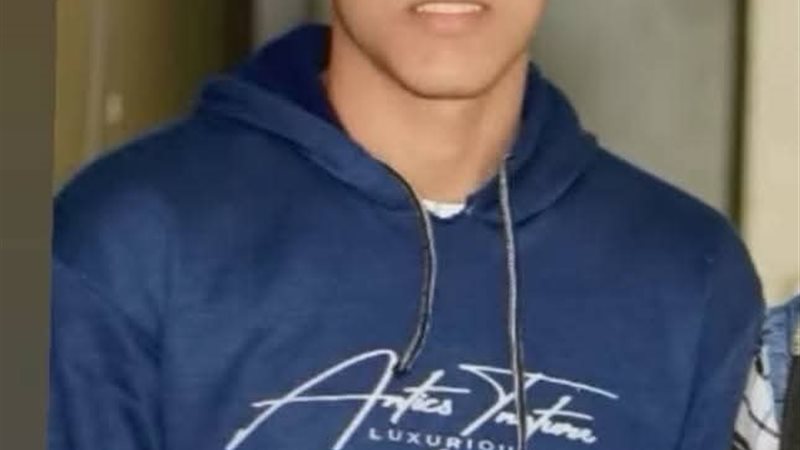 الشاب