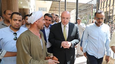 محافظ بني سويف يستمع لمطالب أهالي ناصر ويوجه بتيسير إجراءات التصالح