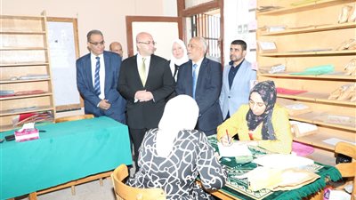 محافظ بني سويف يتفقد سير العمل بكنترول دبلوم المدارس الصناعية نظام 3 سنوات