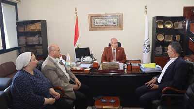 سكرتير بني سويف يترأس الاجتماع الدوري لأعضاء لجنة الموارد البشرية