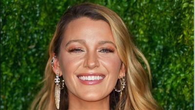 بعد ساعات من رفض المحكمة دعوى جاستن بالدوني.. بليك ليفلي تظهر في عشاء شانيل