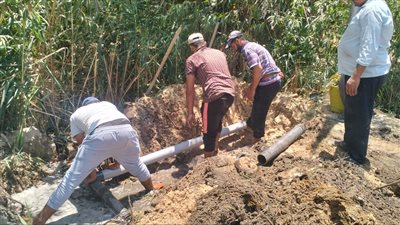 إصلاح كسر خط مياه القنطرة شرق بسبب انهيار جسر المصرف الزراعي |صور