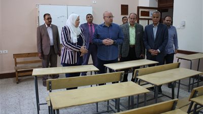 بإجمالي 19117 طالباً.. محافظ بني سويف يتفقد جاهزية لجان الثانوية العامة