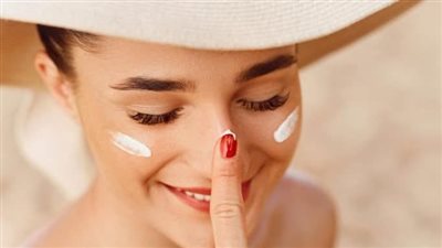مع ارتفاع درجات الحرارة.. لماذا نحتاج لاستخدام واقي الشمس يوميًا؟
