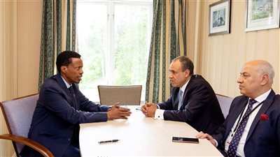 وزير الخارجية يبحث سبل تعزيز العلاقات مع نظيره الصومالي 