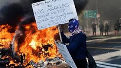 من حظر التجوال لنشر الحرس الوطني.. كيف بدأت احتجاجات لوس أنجلوس ؟