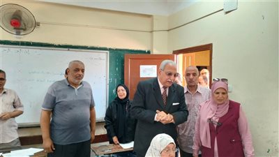 مدير تعليم القليوبية يتفقد كنترول الشهادة الإعدادية ويوجه بدقة أعمال التصحيح