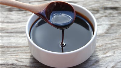 الحليب بالعسل الأسود للأطفال .. كنز غذائي يدعم النمو ويحمي من الأنيميا 