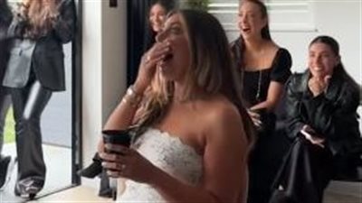 الهدية الأسوأ.. مفاجأة لا تُصدق في ليلة زفاف فتاة بريطانية