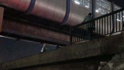 خطر يهدد الأرواح.. عدسة نيوز رووم ترصد كسر بكوبري دائري القومية 