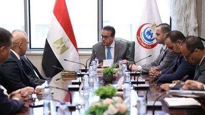 للتوطين المحلي لأجهزة السونار في مصر.. وزير الصحة يستقبل مدير جنرال إليكتريك