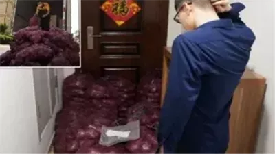 «بكيث كثيرًا».. امرأة صينية تنتقم من حبيبها السابق بـ طن من البصل