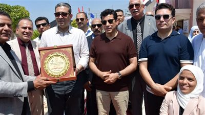 وزير الشباب ومحافظ دمياط يفتتحان ملعب كرة القدم والمبنى الاجتماعي |صور